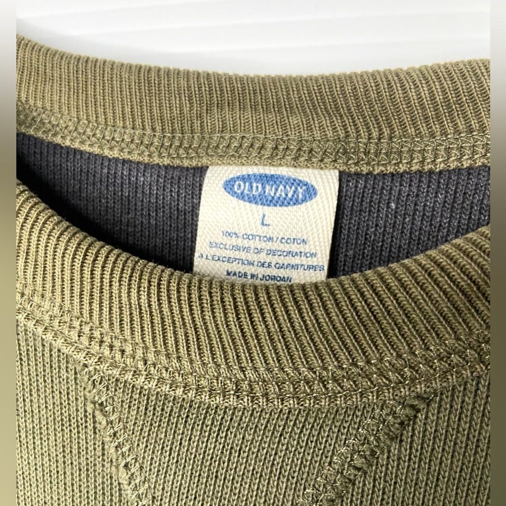Old Navy. Large Men’s Sweater. Pale Army greenish color.